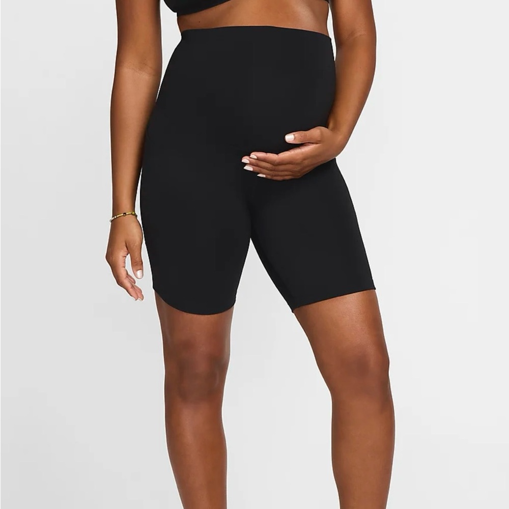 Nike Women's Dri-FIT High-Waisted 8" Biker Shorts With Pockets (Maternity)
